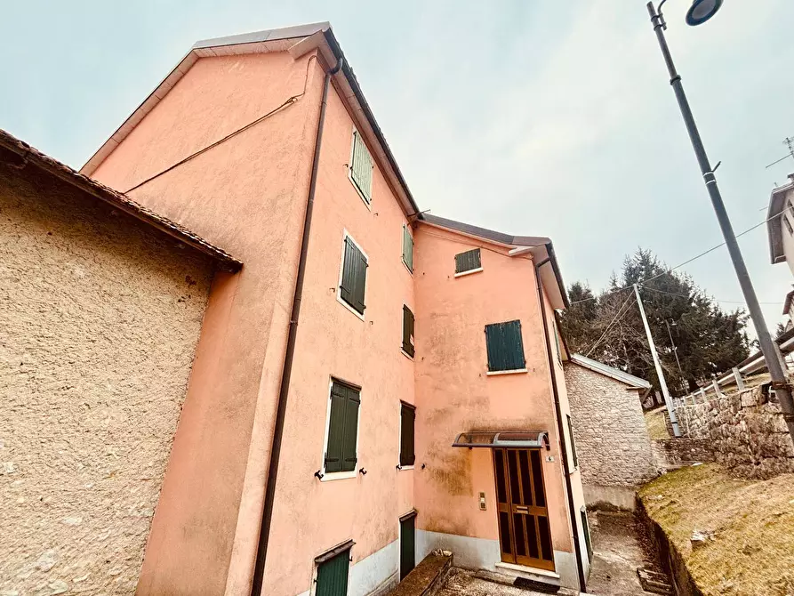 Immagine 11 di Appartamento in vendita  in Viale Dei Finanzieri a Tonezza Del Cimone