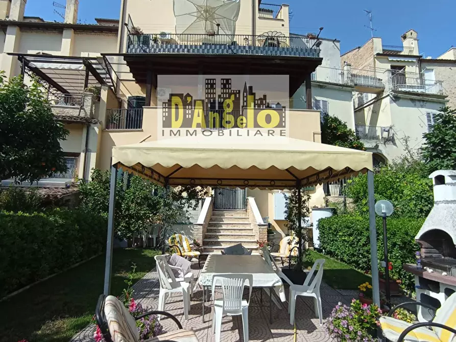 Immagine 1 di Villa in vendita  in Via Roma a Offida