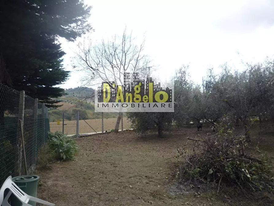 Immagine 9 di Casa indipendente in vendita  a Castignano