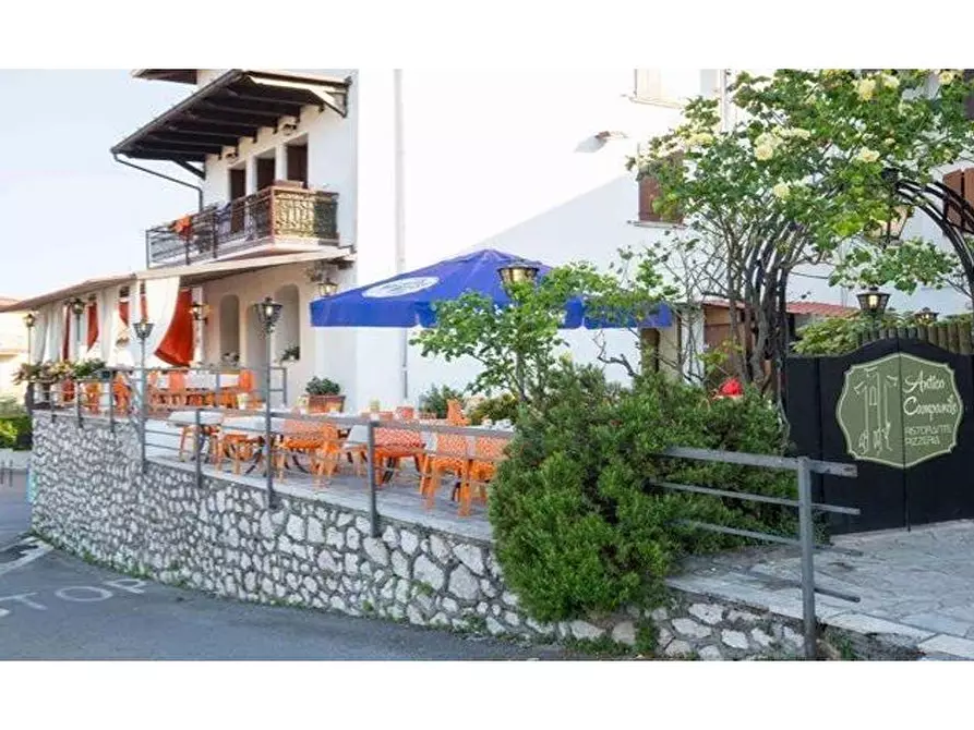 Immagine 1 di Locale commerciale in vendita  in Via Monte Grappa a Polpenazze Del Garda