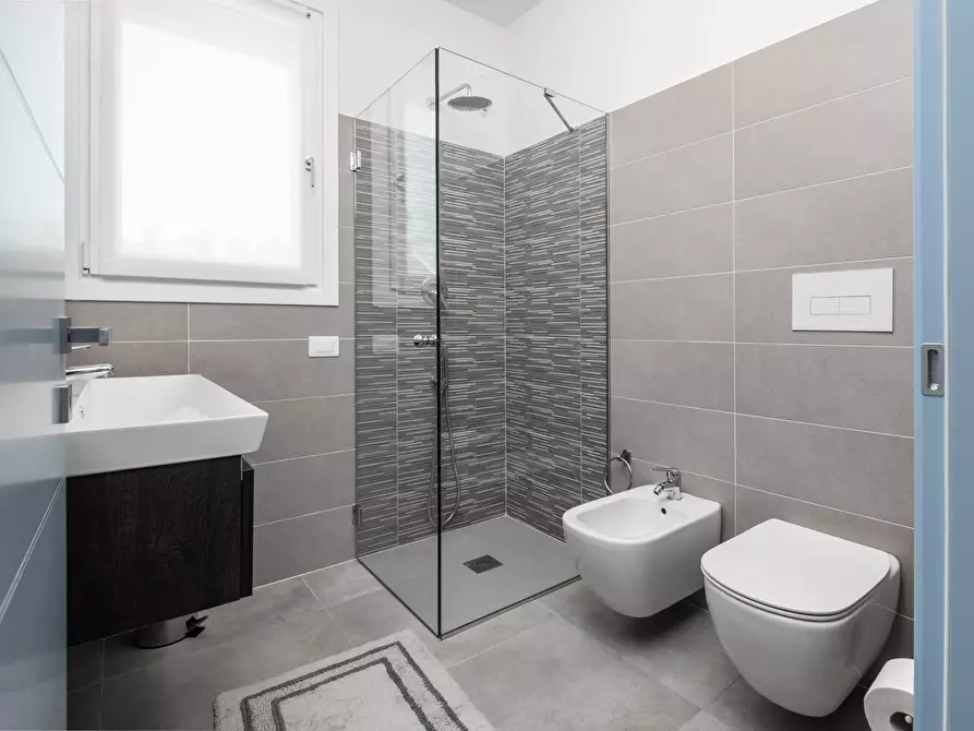 Immagine 10 di Villa in vendita  in via Rovetta a Padenghe Sul Garda