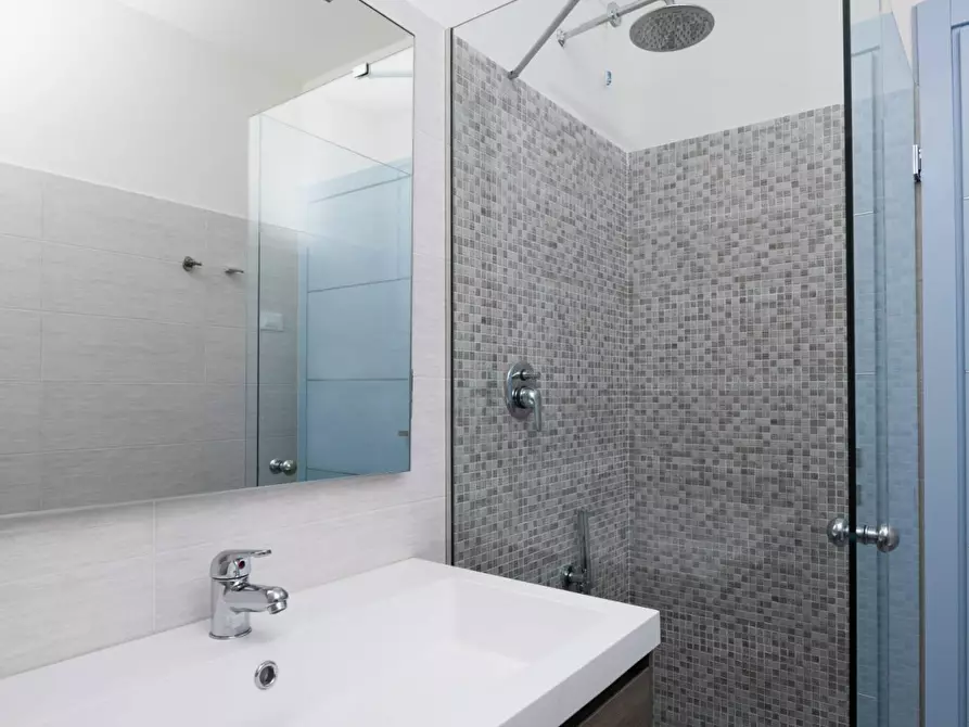 Immagine 16 di Villa in vendita  in via Rovetta a Padenghe Sul Garda