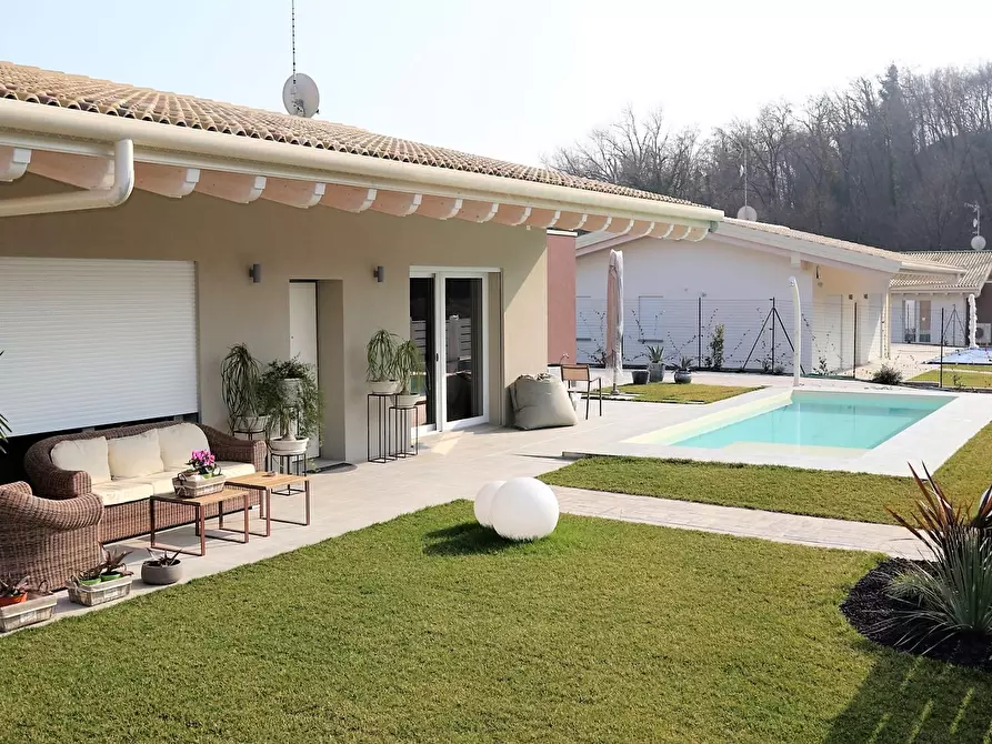 Immagine 1 di Villa in vendita  in Via Linaro a Calvagese Della Riviera