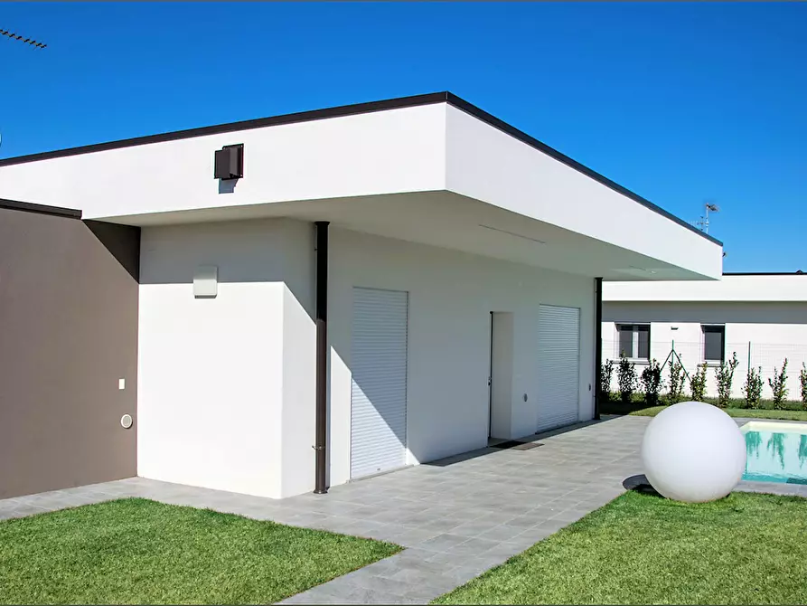 Immagine 15 di Villa in vendita  in Via Lonato a Castiglione Delle Stiviere
