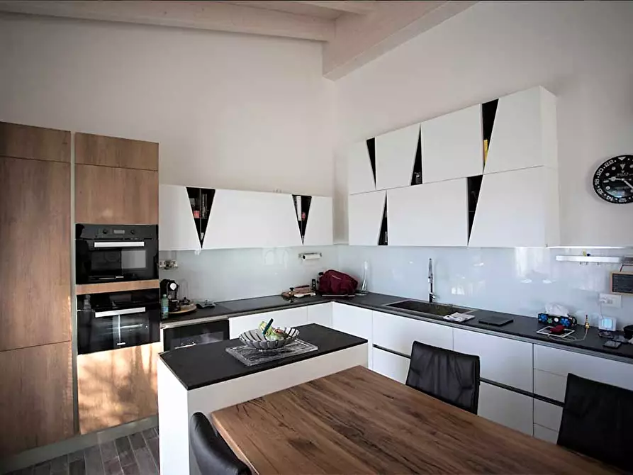 Immagine 17 di Villa in vendita  in Via Valle a Puegnago Sul Garda