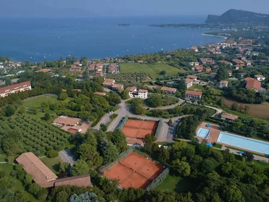 Immagine 21 di Negozio in vendita  in Via Leutelmonte a Manerba Del Garda