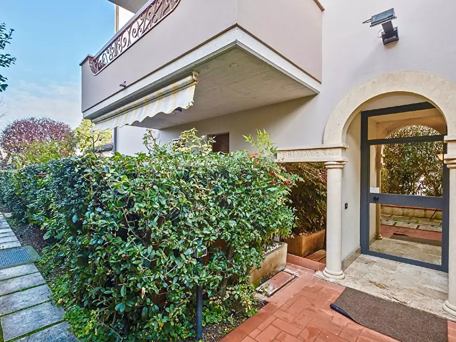 Immagine 24 di Appartamento in vendita  in Via XXV Aprile a Sirmione