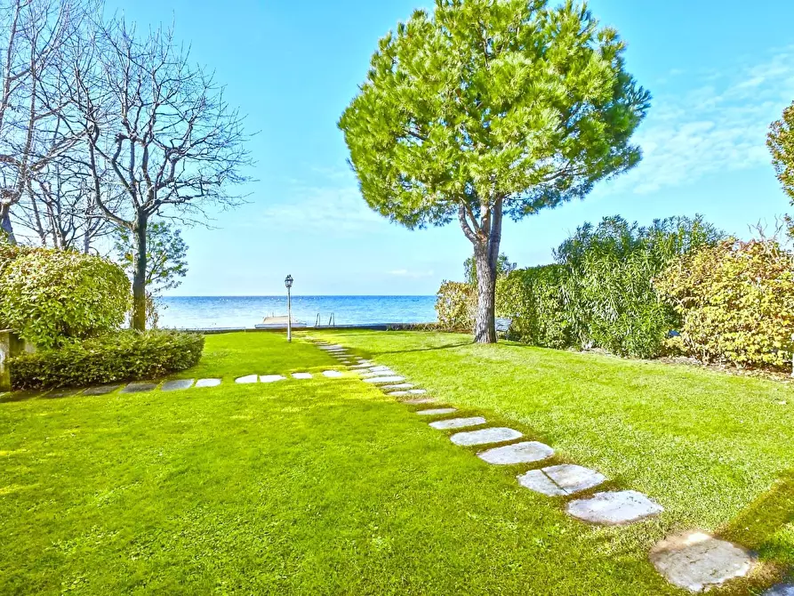 Immagine 20 di Appartamento in vendita  in Via XXV Aprile a Sirmione