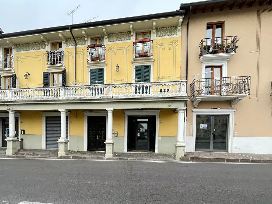 Immagine 1 di Locale commerciale in vendita  in via roma a Gardone Riviera