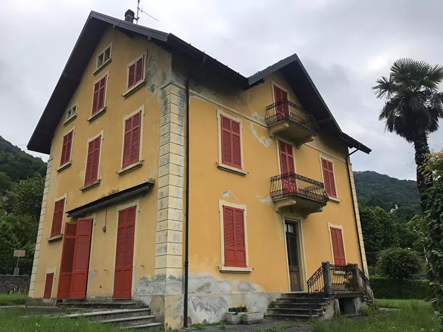 Immagine 1 di Villa in vendita  in Via Roma a Cerano D'intelvi