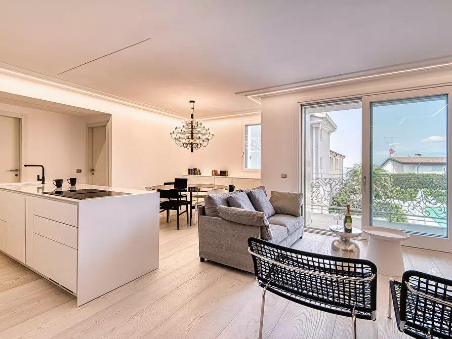 Immagine 10 di Appartamento in vendita  in via Tommaso dal Molin a Desenzano Del Garda