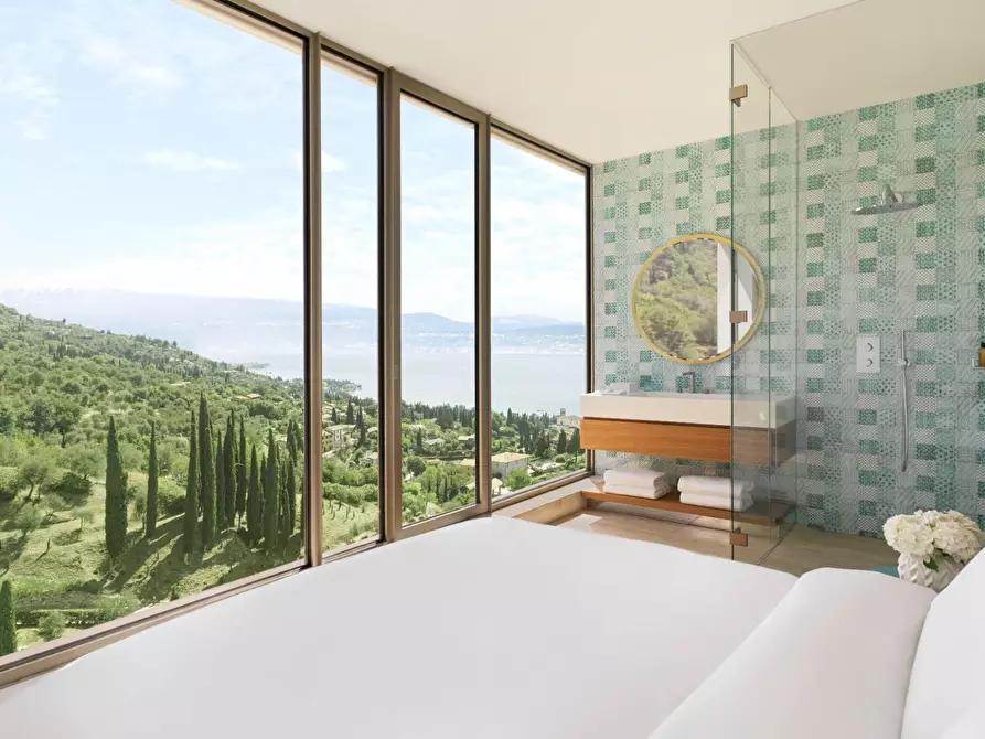 Immagine 17 di Villa in vendita  in via belvedere a Salò