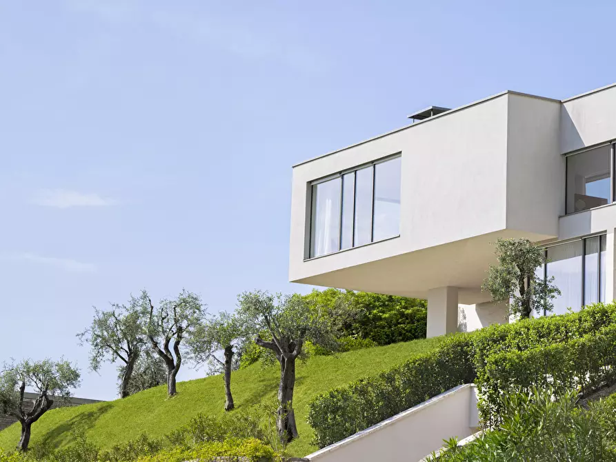 Immagine 19 di Villa in vendita  in via belvedere a Salò