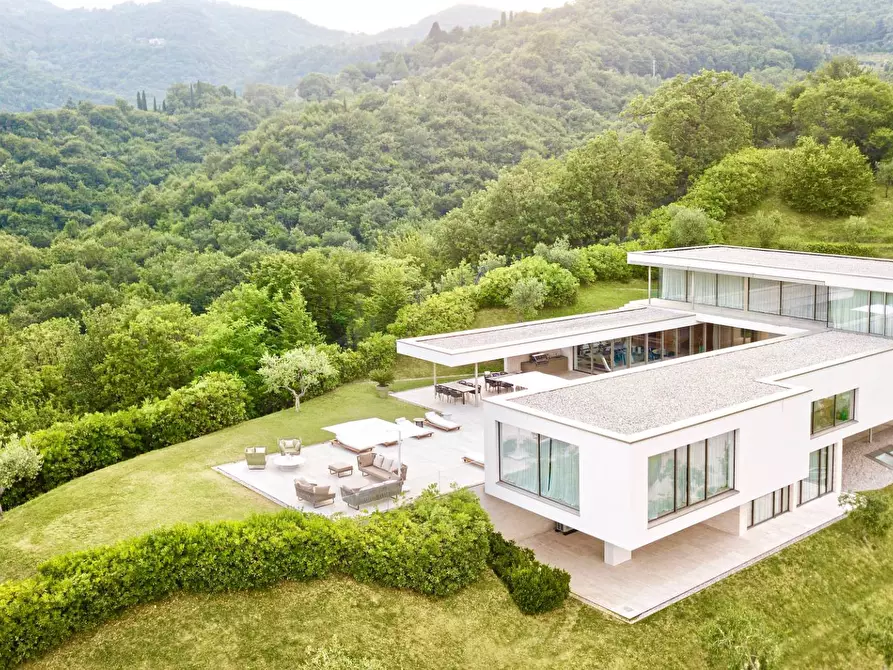 Immagine 21 di Villa in vendita  in via belvedere a Salò