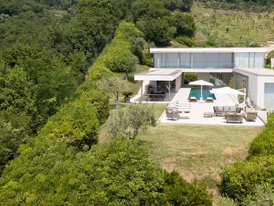 Immagine 2 di Villa in vendita  in via belvedere a Salò