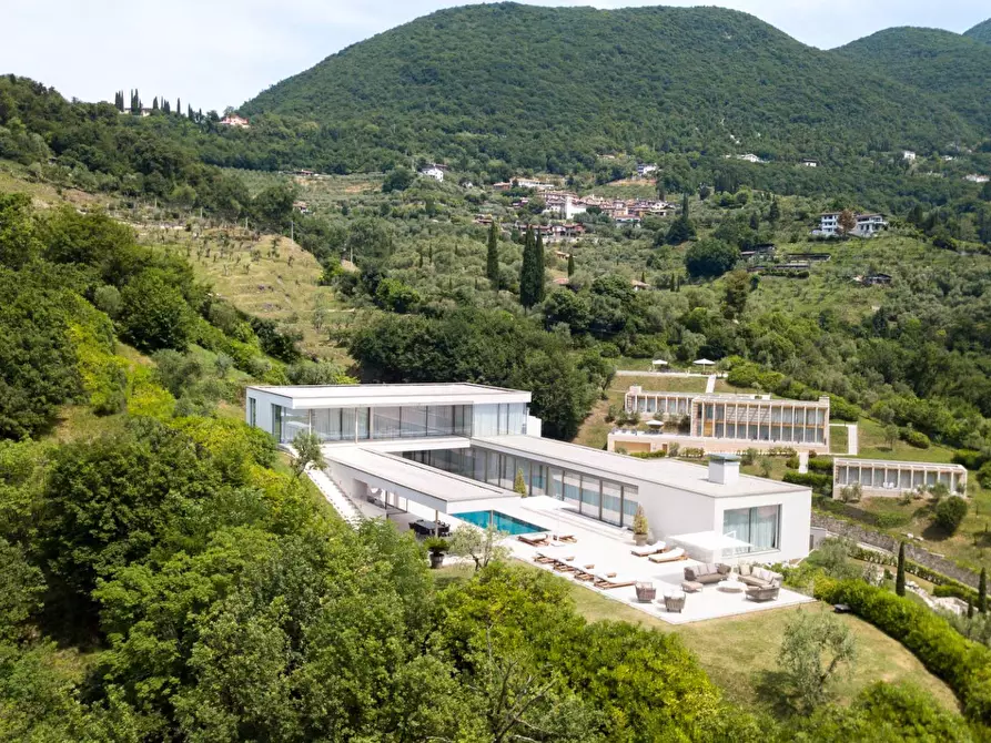 Immagine 3 di Villa in vendita  in via belvedere a Salò