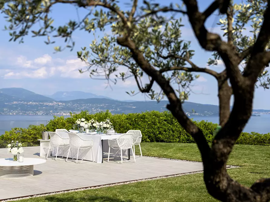 Immagine 9 di Villa in vendita  in via belvedere a Salò
