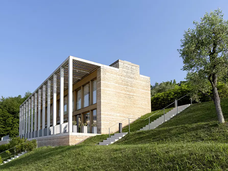 Immagine 21 di Villa in vendita  in via belvedere a Salò