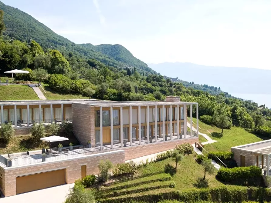 Immagine 2 di Villa in vendita  in via belvedere a Salò