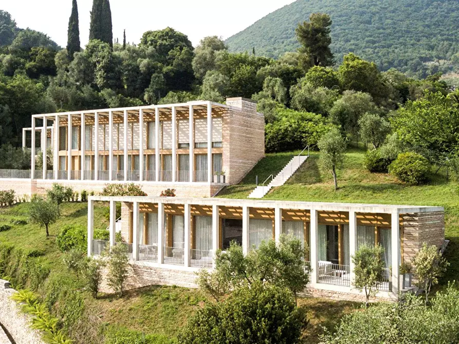Immagine 26 di Villa in vendita  in via belvedere a Salò