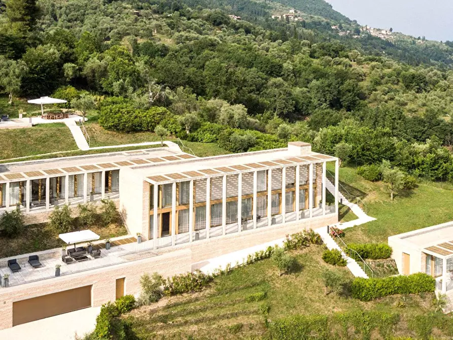 Immagine 4 di Villa in vendita  in via belvedere a Salò