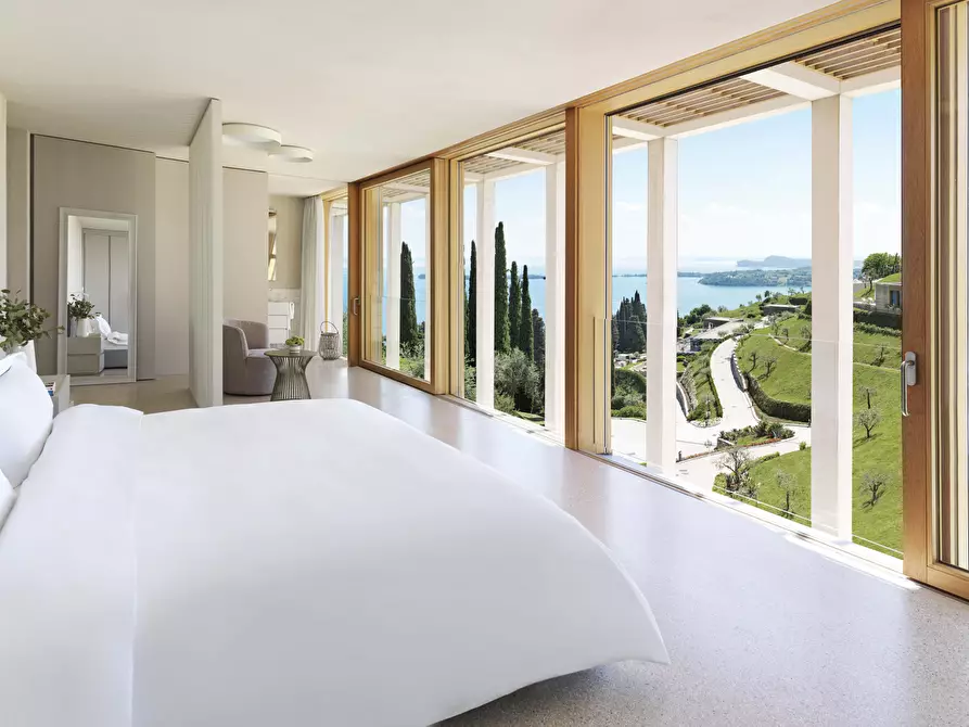 Immagine 9 di Villa in vendita  in via belvedere a Salò