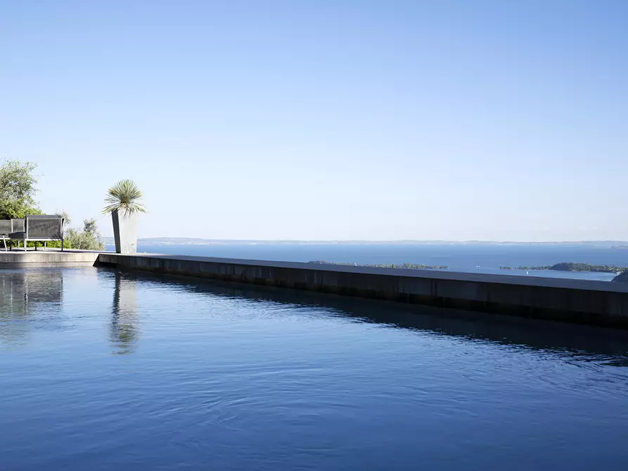 Immagine 15 di Villa in vendita  in via belvedere a Salò