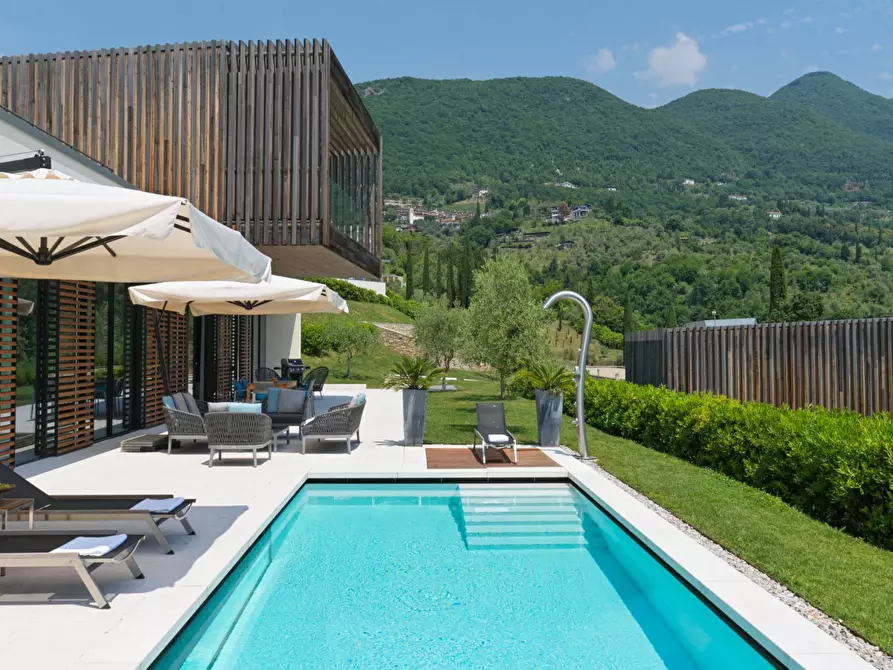 Immagine 7 di Villa in vendita  in via belvedere a Salò