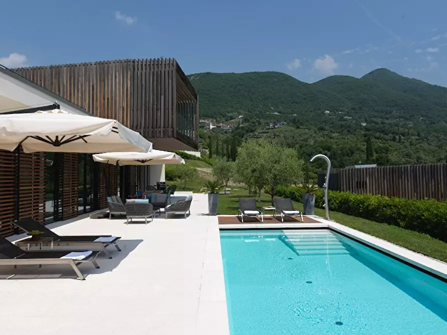 Immagine 21 di Villa in vendita  in via belvedere a Salò