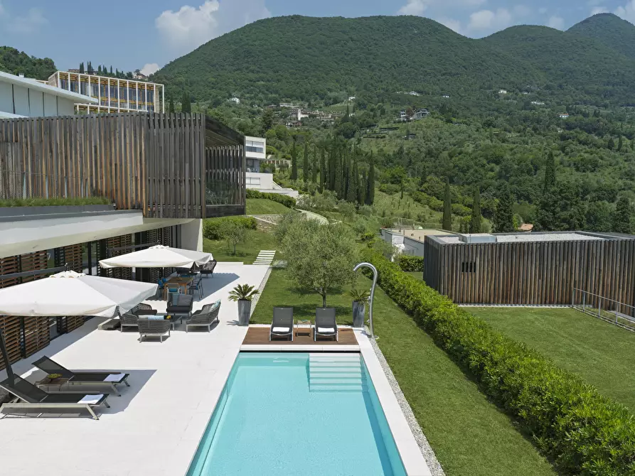 Immagine 12 di Villa in vendita  in via belvedere a Salò