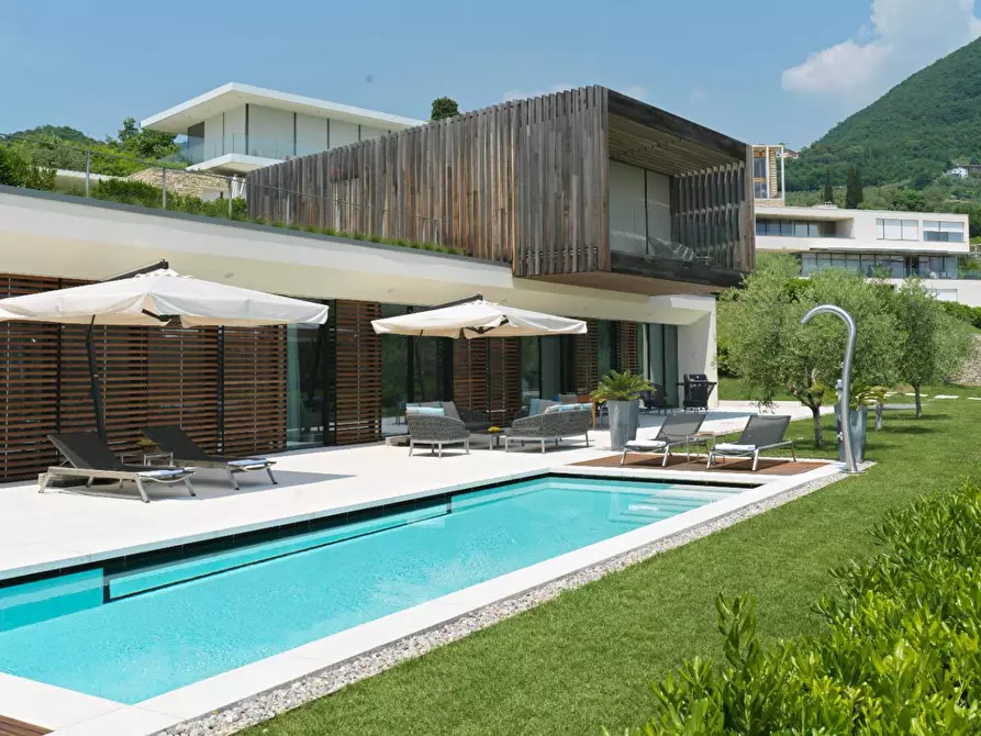 Immagine 10 di Villa in vendita  in via belvedere a Salò