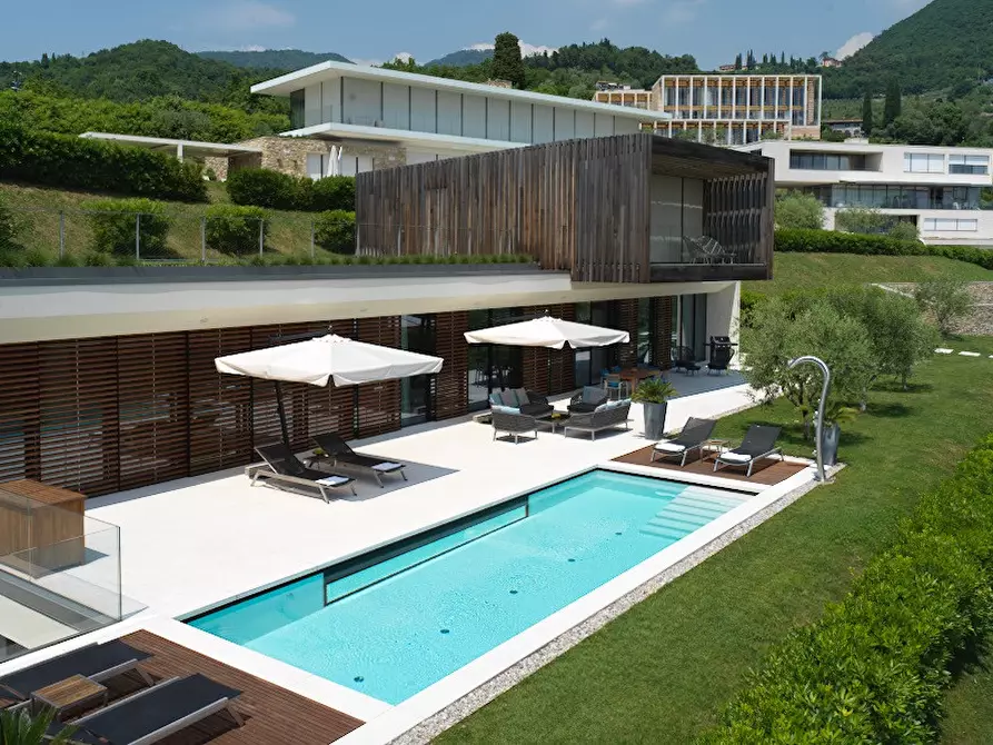 Immagine 23 di Villa in vendita  in via belvedere a Salò