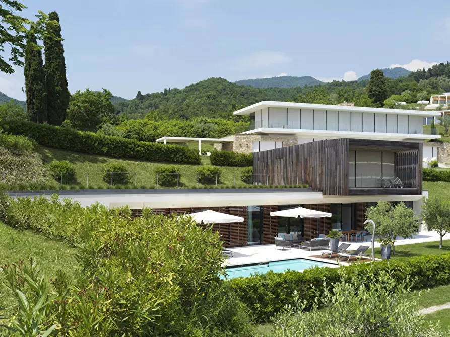 Immagine 25 di Villa in vendita  in via belvedere a Salò