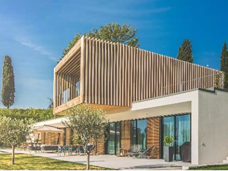 Immagine 26 di Villa in vendita  in via belvedere a Salò