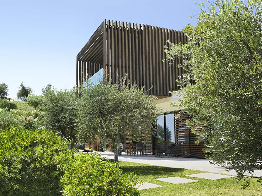 Immagine 2 di Villa in vendita  in via belvedere a Salò