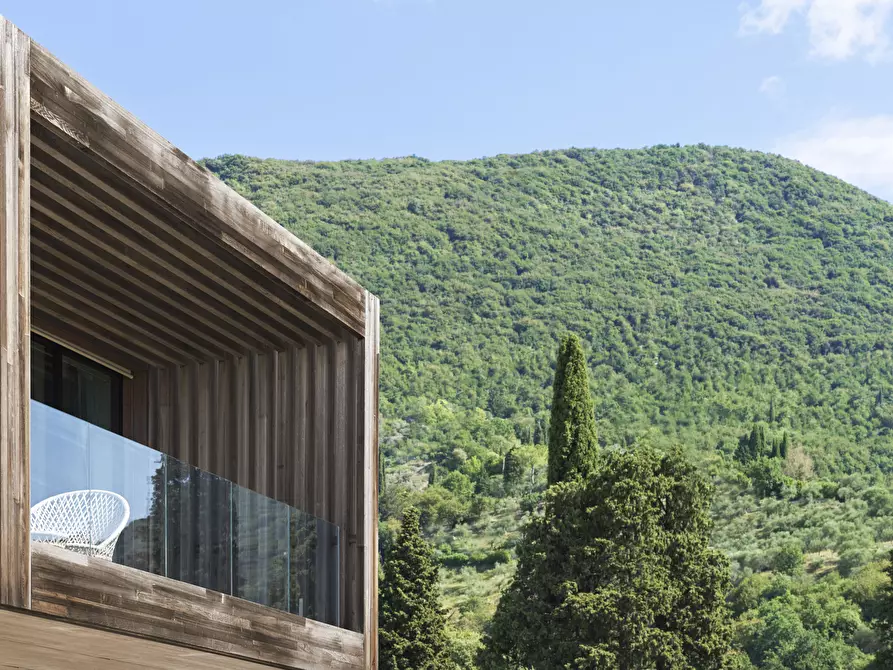 Immagine 19 di Villa in vendita  in via belvedere a Salò