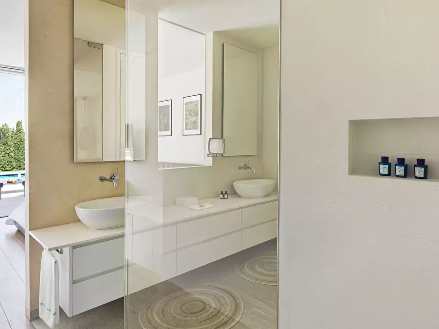 Immagine 21 di Villa in vendita  in via belvedere a Salò