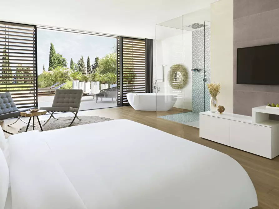 Immagine 18 di Villa in vendita  in via belvedere a Salò