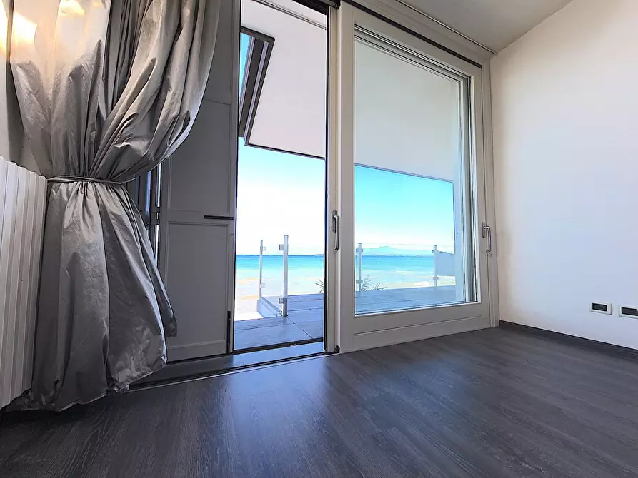 Immagine 5 di Villa in vendita  in via Lungo Lago Cesare Battisti a Desenzano Del Garda