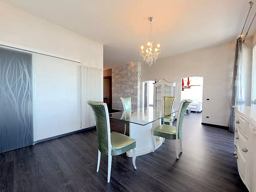 Immagine 22 di Villa in vendita  in via Lungo Lago Cesare Battisti a Desenzano Del Garda