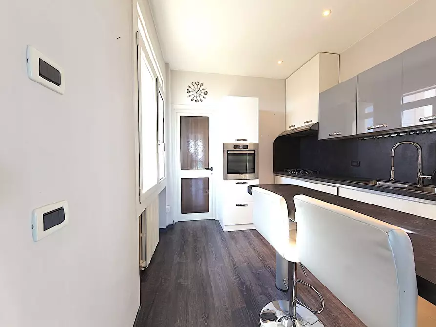 Immagine 24 di Villa in vendita  in via Lungo Lago Cesare Battisti a Desenzano Del Garda