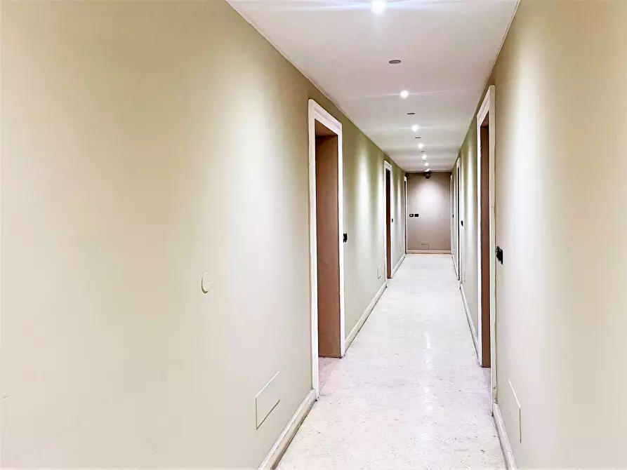 Immagine 16 di Appartamento in vendita  in Via Giuseppe di Vittorio a Desenzano Del Garda