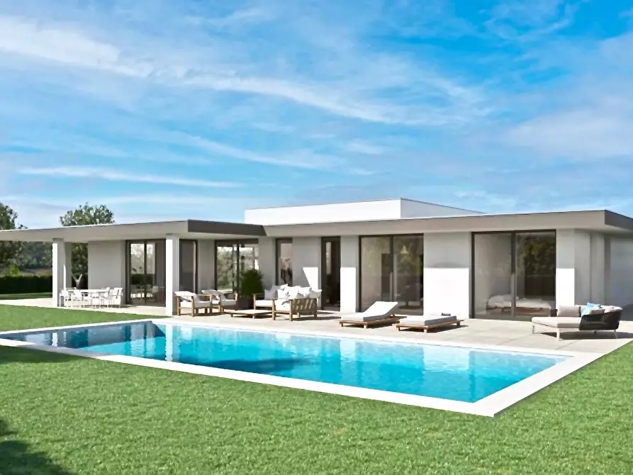 Immagine 3 di Villa in vendita  in Via Lavagnone a Desenzano Del Garda