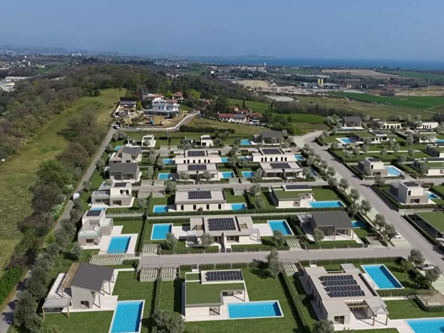 Immagine 15 di Villa in vendita  in Via Lavagnone a Desenzano Del Garda