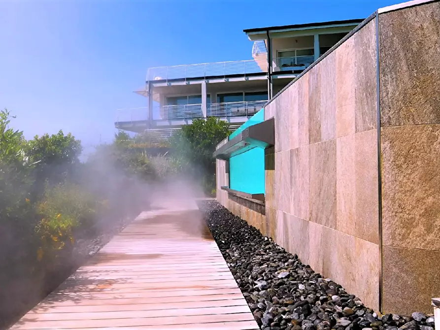 Immagine 18 di Appartamento in vendita  in Via San Rocco a Padenghe Sul Garda