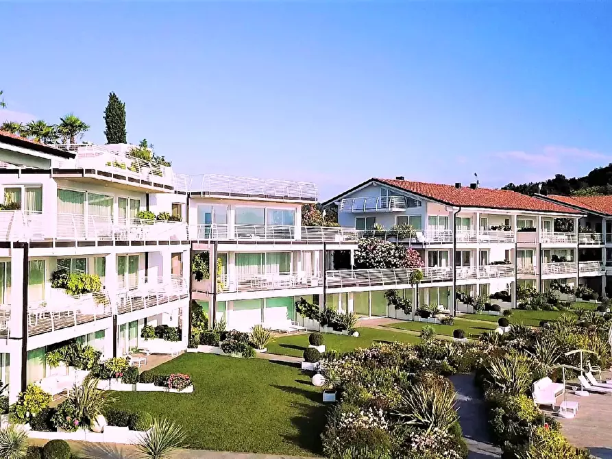 Immagine 20 di Appartamento in vendita  in Via San Rocco a Padenghe Sul Garda