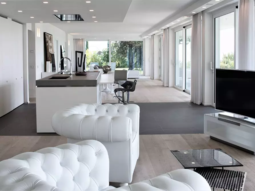 Immagine 7 di Appartamento in vendita  in Via San Rocco a Padenghe Sul Garda