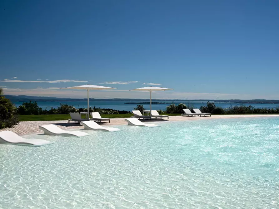 Immagine 19 di Appartamento in vendita  in Via San Rocco a Padenghe Sul Garda