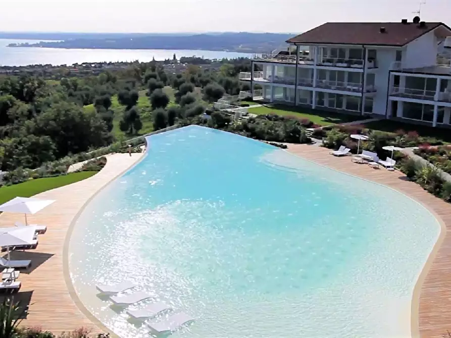 Immagine 2 di Appartamento in vendita  in Via San Rocco a Padenghe Sul Garda