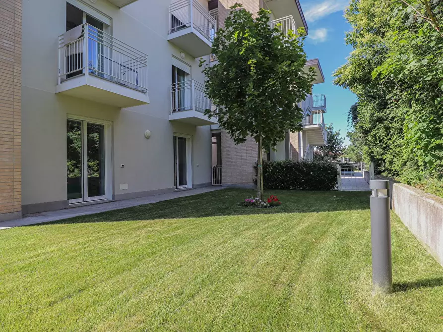 Immagine 25 di Appartamento in vendita  in via Coorti Romane a Sirmione